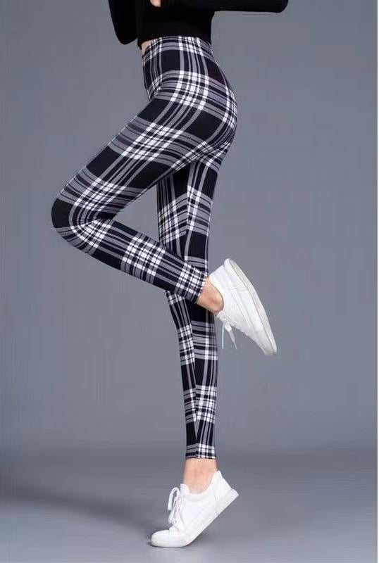 Pamut leggings nagyobb méretekhez 1639, kockás minta fekete